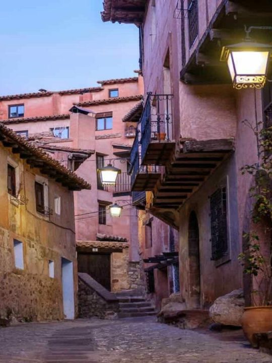 Day tour of the medieval village of Albarracín